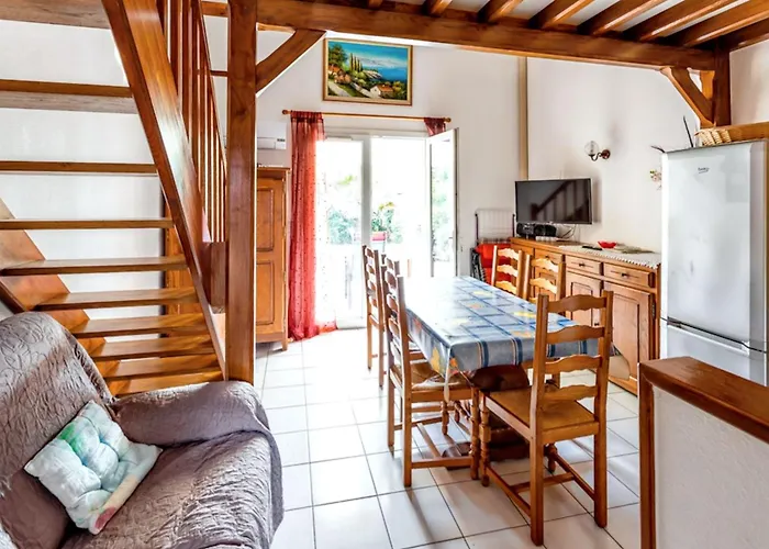 Maison De 2 A Sur A 600 M De La Avec Terrasse